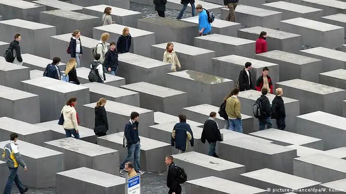 Memorial to the Murdered Jews of Europe Berlin Peter Eisenman © Deutsche Welle 