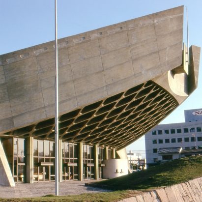 KAGAWA PREFECTURAL GYMNASIUM TAKAMATSU KENZO TANGE © DEZEEN 