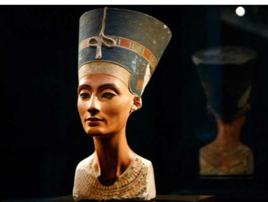 Nefertiti Bust Neues Museum Berlin Thutmose © Philip Pikart 